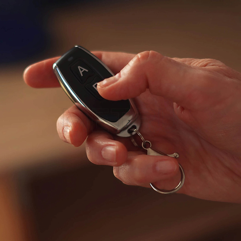 МЕТ LL-220 Электрическое кресло-подъемник с санитарным устройством